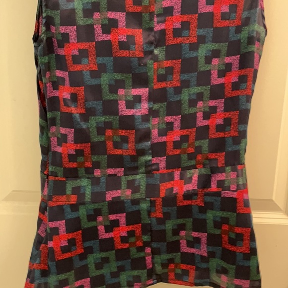 Geometric Patterned 💯 Silk top by Trovata - Picture 10 of 11